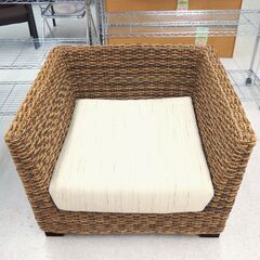 1人掛けソファーとオットマン・テーブルセット　リユース品　価格　13,750円の画像