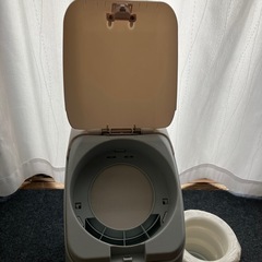 aprica ニオイポイ（オムツ用ゴミ箱)本体＋カートリッジ4つの画像