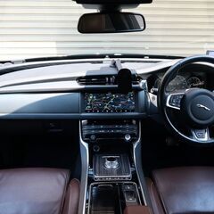 予備検査ジャガー XF S 380PS/ブローグライトオイスターステッチレザーシート/アダプティブクルーズ/10.2インチナビ/地デジ/バックカメラ/Meridianの画像