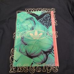 adidasロンTシャツの画像