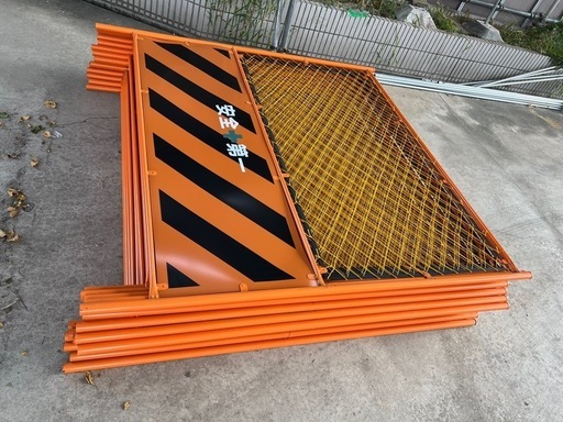 フェンスバリケード　ガードフェンス