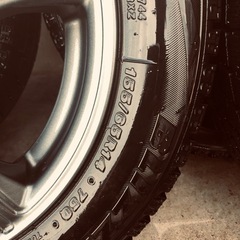 スタッドレスタイヤホイール付きの画像