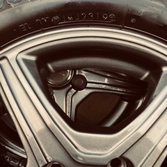 スタッドレスタイヤホイール付きの画像