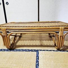 藤のテーブル の画像