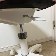 イトーキ　学習椅子　ピンクの画像