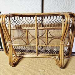 藤のテーブル の画像