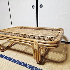 藤のテーブル の画像
