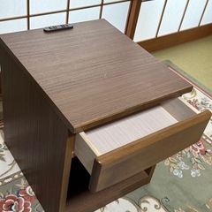 ナイトテーブル
の画像