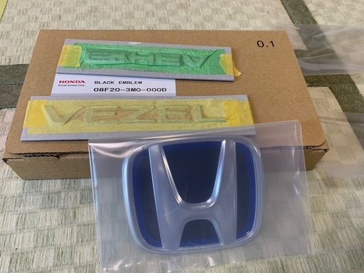 ホンダVEZEL グリル・エンブレム(未使用)