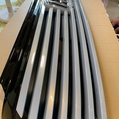ホンダVEZEL グリル・エンブレム(未使用)の画像