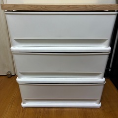 ニトリ製衣装ケース 木製天板付の画像