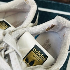 adidasアディダスのスーパースタースニーカー靴23cmの画像