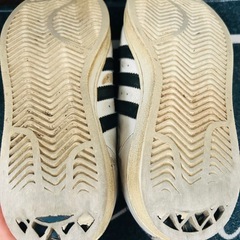 adidasアディダスのスーパースタースニーカー靴23cmの画像