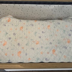 ＊美品＊ベビーベッド グレー＆クッション＆シーツ2枚の画像
