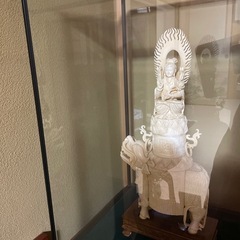 象牙風手彫り観音様置物の画像