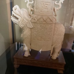 象牙風手彫り観音様置物の画像