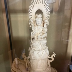 象牙風手彫り観音様置物の画像