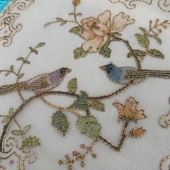 新品未使用クッションカバー　鳥の刺繍の画像
