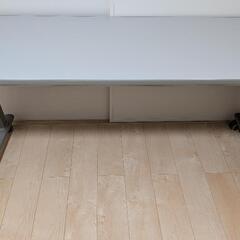 折りたたみテーブルの画像