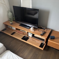 テレビボード、ローテーブル、テレビの画像