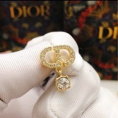 DIOR ピアスの画像