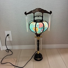 お盆用お経机と灯篭の画像