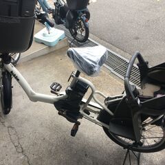 地域限定送料無料　ブリヂストン　ビッケポーラー　三人乗り　13,2AH　子供乗せ　白　ギュットクルーム　キッスミニ　神戸市　電動自転車の画像