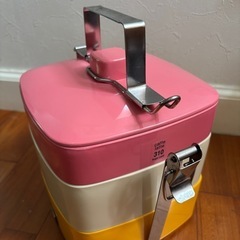 レトロで可愛いランチボックスの画像