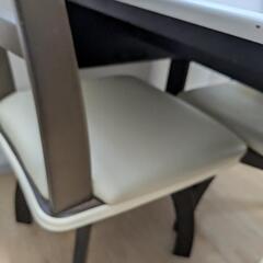 ダイニングテーブル　椅子2脚の画像