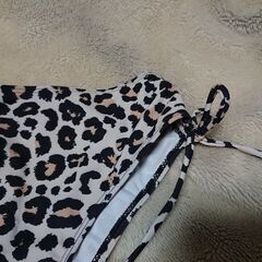♣　SHEIN　水着　レディース　ヒョウ柄ラップタイサイドビキニボトム　80%Nylon 20% Spandex　サイズＳの画像