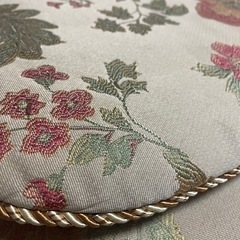 光沢のある上品金豪華なクッション3枚　の画像