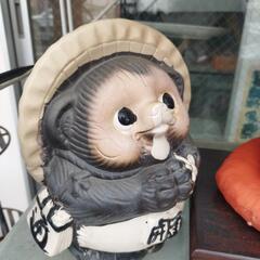 たぬきの置物高さ250巾200のずんぐりたぬきです、の画像
