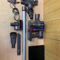 ✅ダイソン　コードレス掃除機 スタンド付き✅の画像