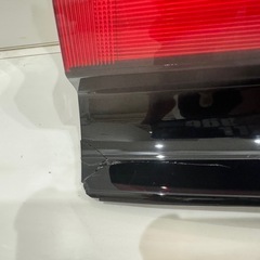 新車外し プリウス60　ZVW60/MXWH60　純正リアガーニッシュの画像