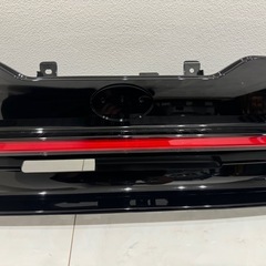 新車外し プリウス60　ZVW60/MXWH60　純正リアガーニッシュの画像