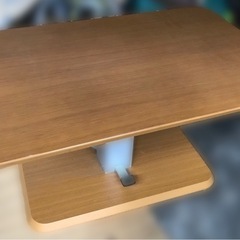 昇降式　テーブルの画像