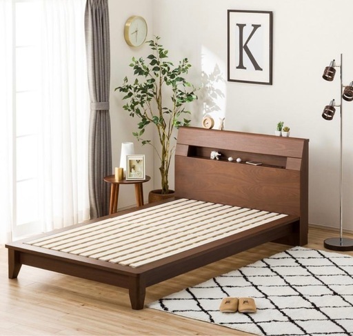 値下げしました　
ニトリ　ダブル宮付きベッドフレーム