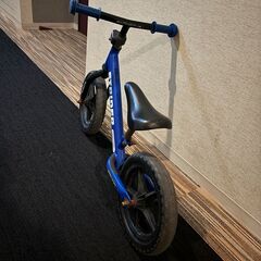 値下げしました ストライダー 青 14