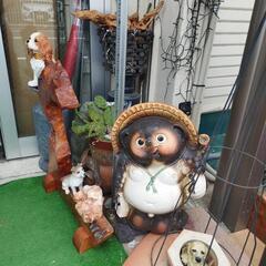 大きなたぬきの置物信楽焼の画像