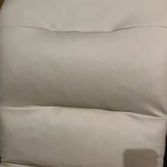 座椅子　アイボリー？白の画像