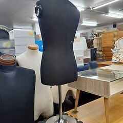 札幌【メンズ トルソー 布張り】約106～145cm 黒色系 ブラック ディスプレイ用 陳列用 上半身 ボディ マネキン 北20条店の画像