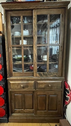 食器棚　アンティーク　モダン　高級感