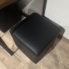 低い椅子！キューブスツールの画像