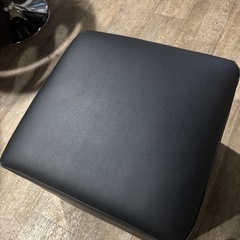 低い椅子！キューブスツールの画像
