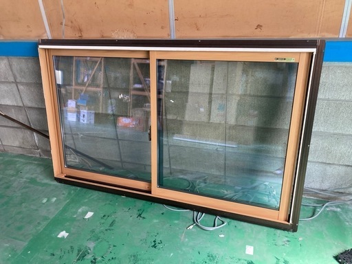 YKK AP 樹脂アルミサッシ　引違い窓