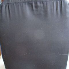 青いクッションのある座椅子①の画像