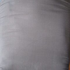 青いクッションのある座椅子①の画像