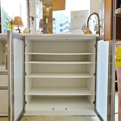 ニトリ ポスティア キッチンカウンター ハイタイプ■横幅135㎝×奥行50cm×高さ105cm■引き出し2個 2枚ガラス扉 棚板可動式 スライドテーブル ホワイト 鏡面仕上げ レンジボード キッチンボード 食器棚■近隣配送無料 買取帝国 朝霞店の画像