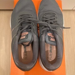 【22.5cm】NIKEスニーカーの画像