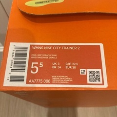 【22.5cm】NIKEスニーカーの画像